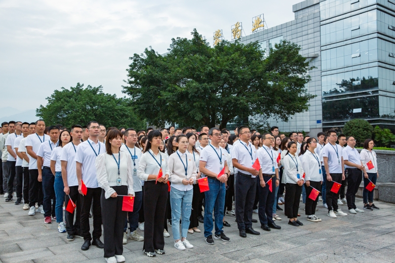与国同庆，礼赞中秋|华体平台开展“爱国爱党·共庆华诞”升旗仪式
